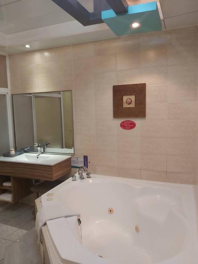 Chateau Motel Гаосюн Экстерьер фото